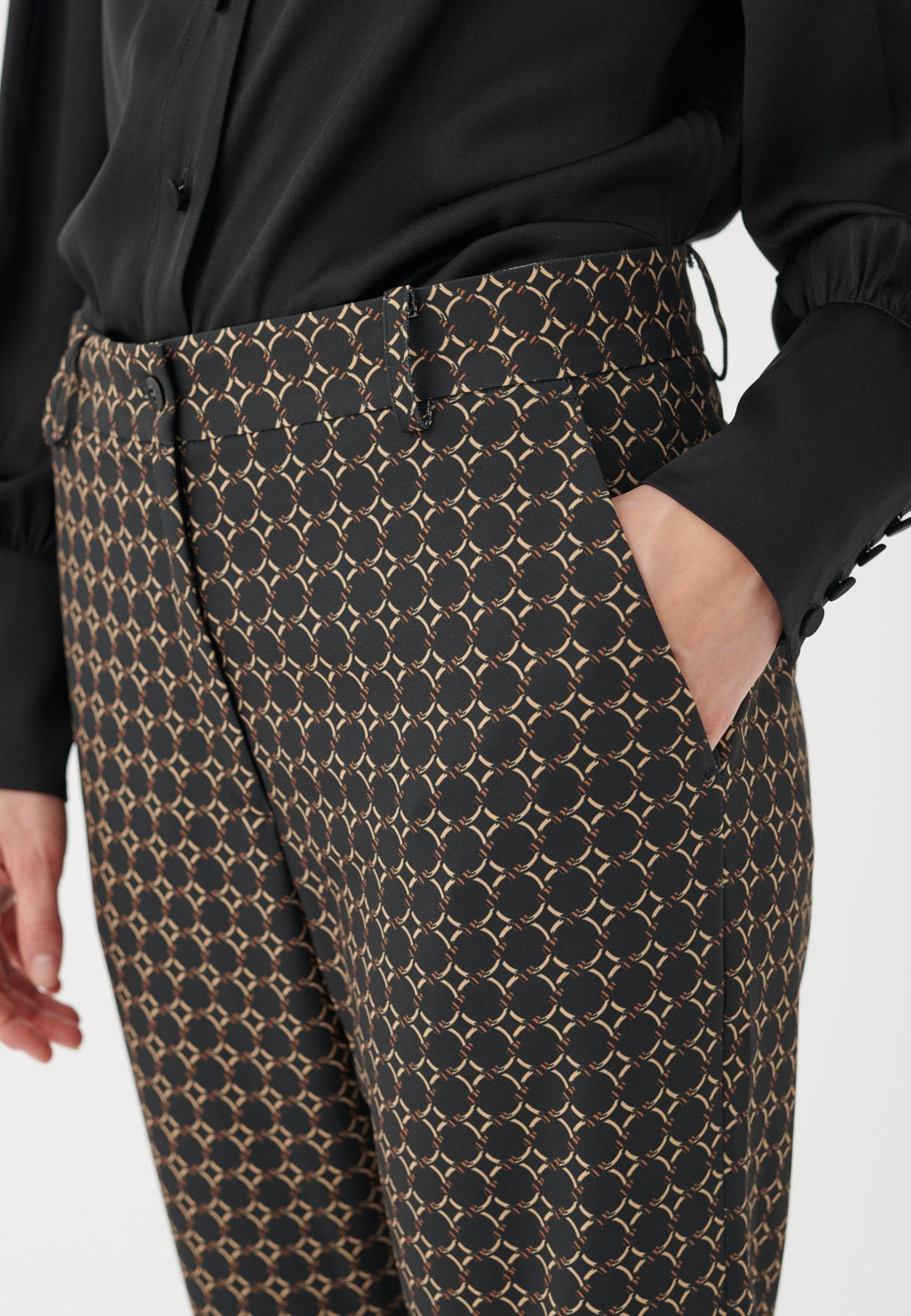 0230724_5793_WOM_C.jpg (1)