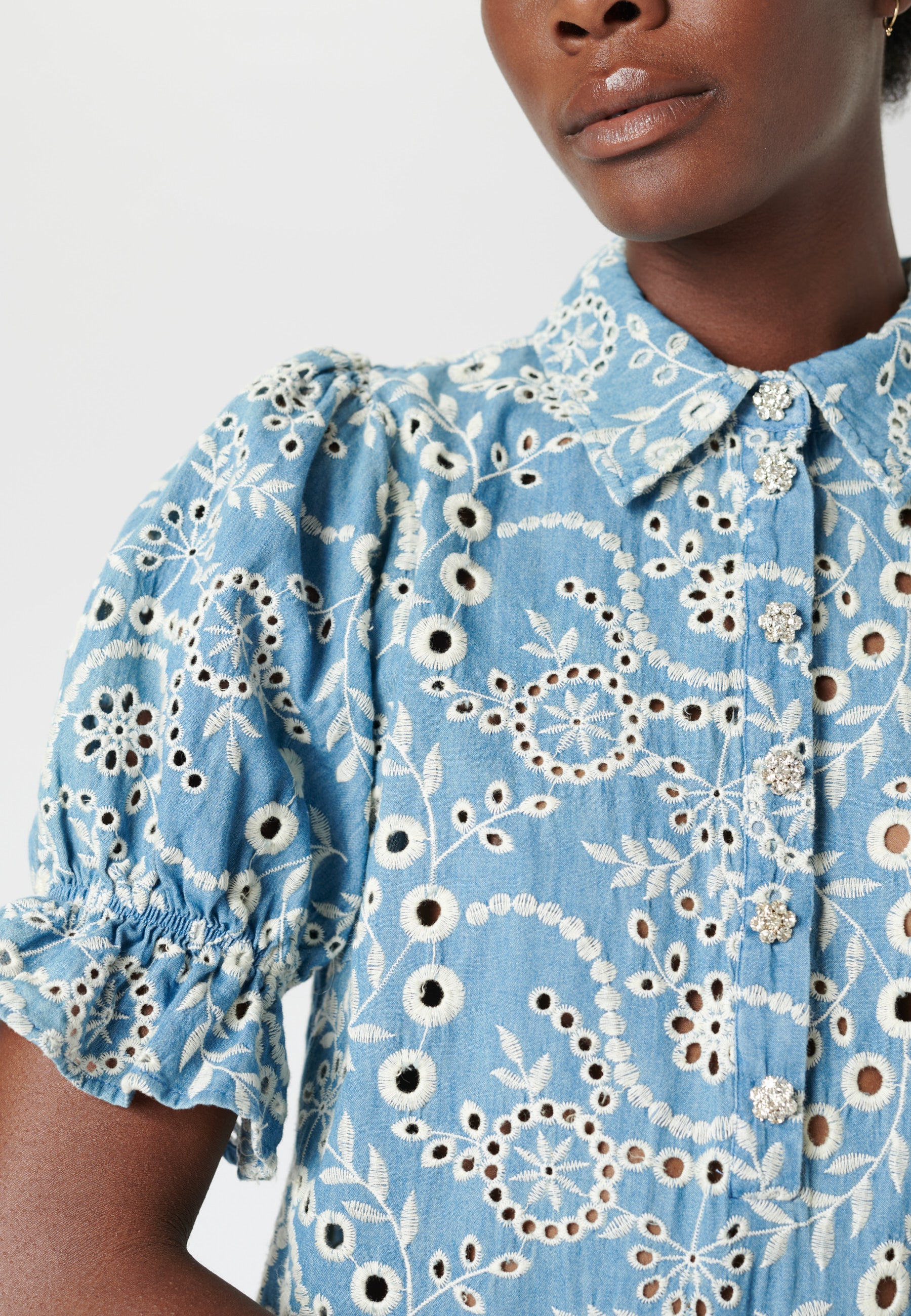 13-0123NS_5646_WOM_C