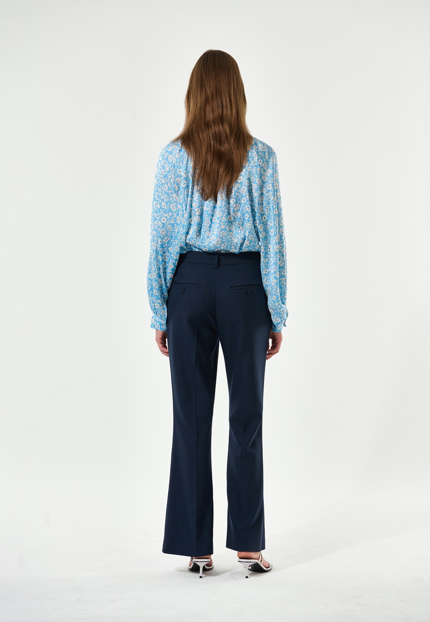 1361024 5822 46 WOM B